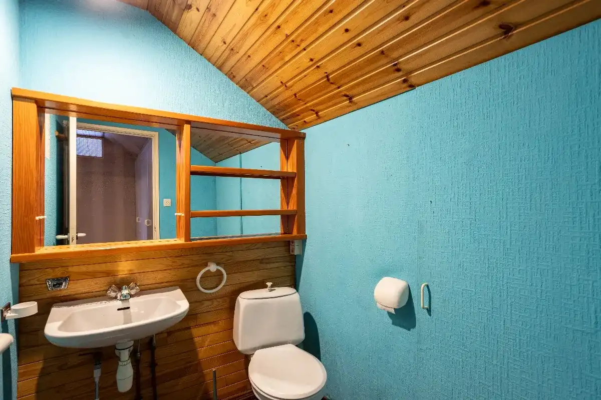 Karaktervolle deels te renoveren woning met veel potentie foto 13