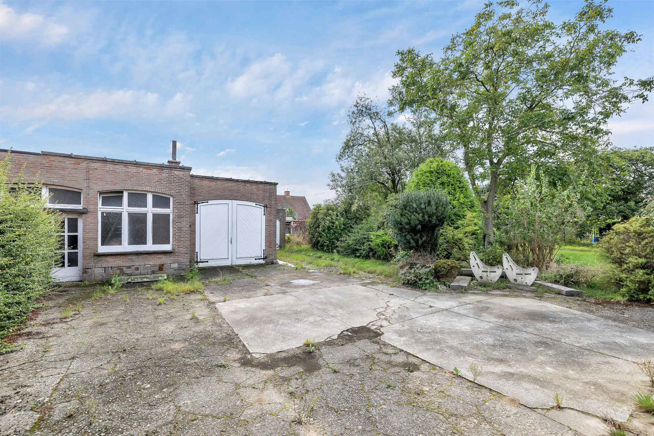 Karaktervolle te renoveren woning met tuin en garage foto 26