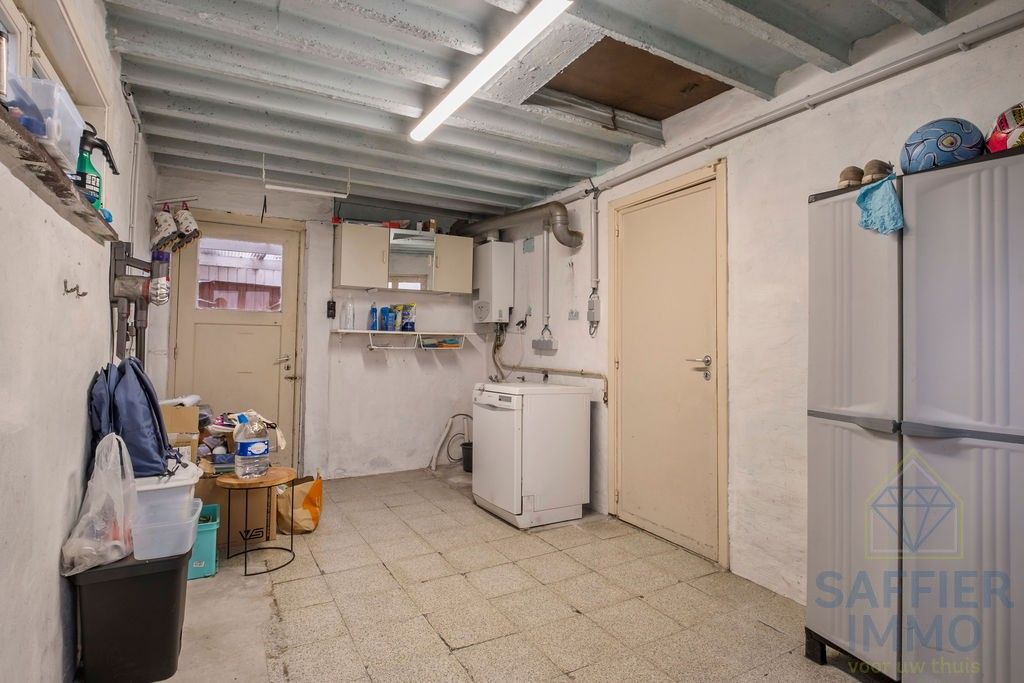 Halfopen bebouwing met zonnige tuin en 2 garages in rustige wijk te Izegem foto 14