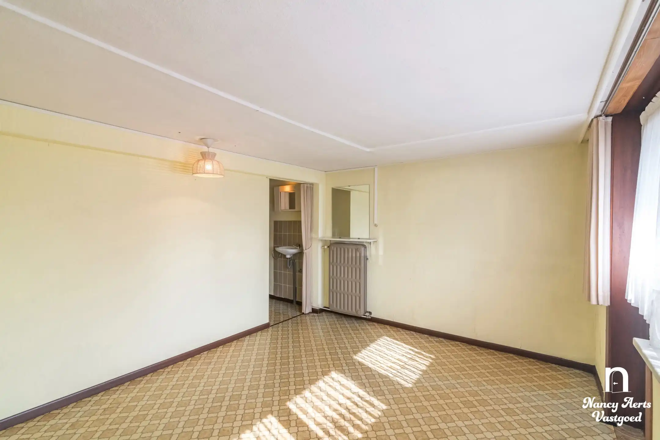 Karaktervolle woning met groene tuin in een rustige straat foto 25