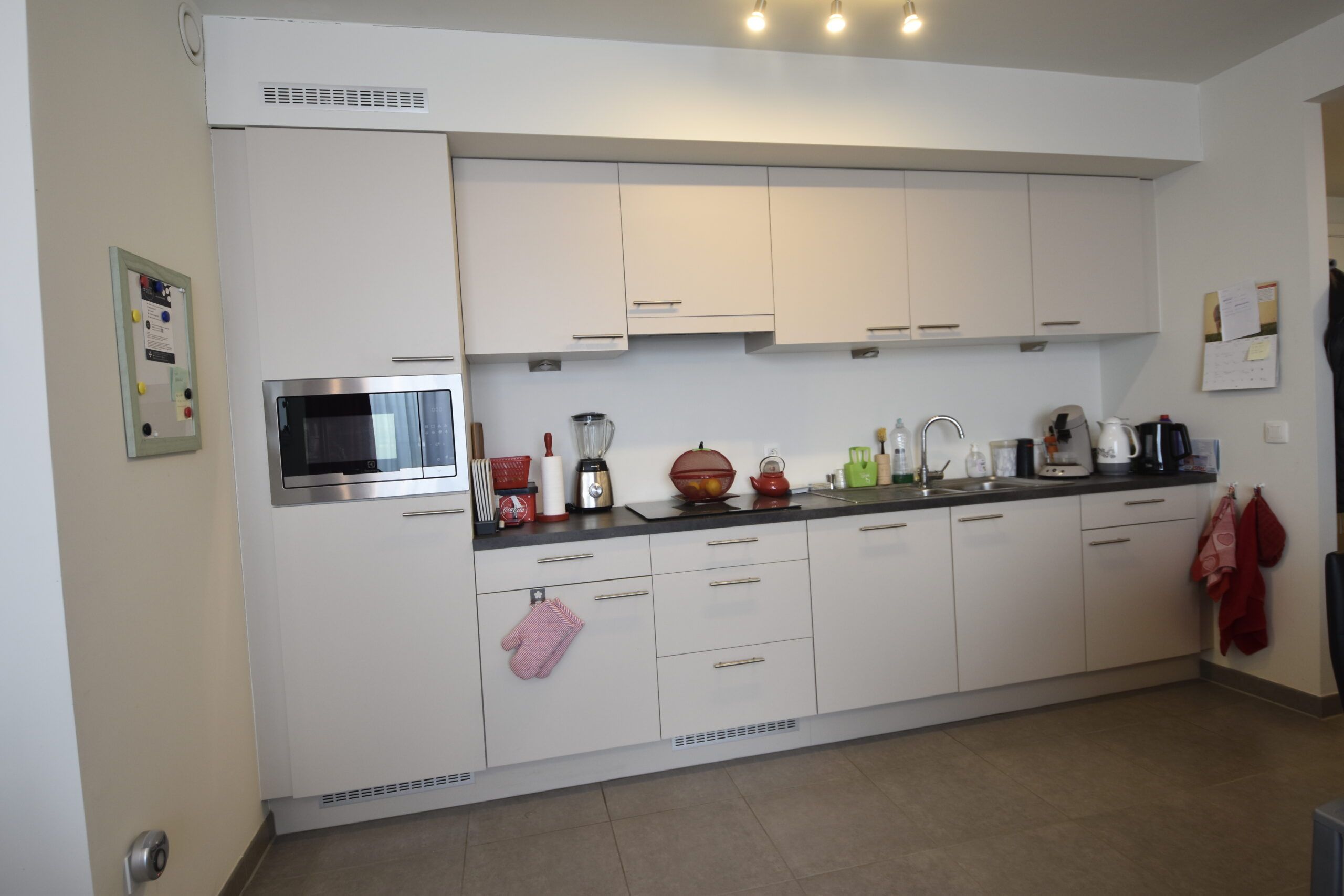 Assistentiewoning met 1 slaapkamer, terras en autostaanplaats in Sint-Niklaas foto 5