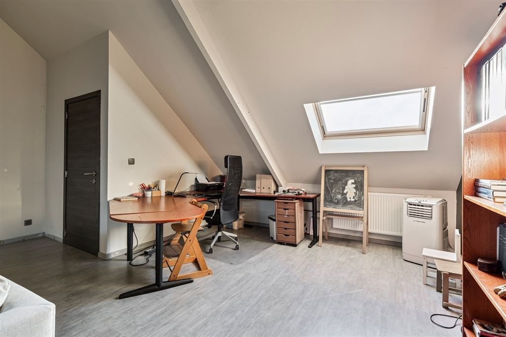 Polyvalent, gerenoveerd appartement met eventuele kantoorruimte! foto 19