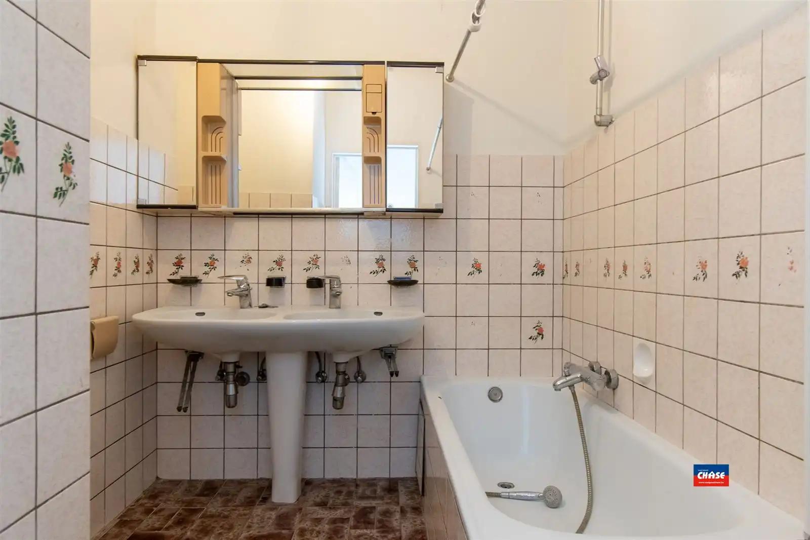 IN OPTIE !!! Op te frissen gvl appartement met 2 slaapkamers + garage foto 8