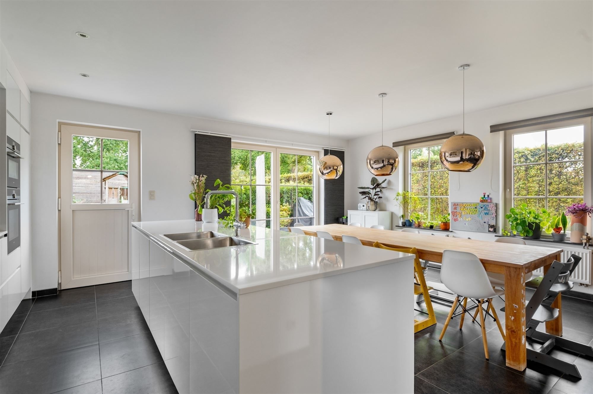 Verrassend ruime, instapklare gezinswoning met 4 slaapkamers foto 5