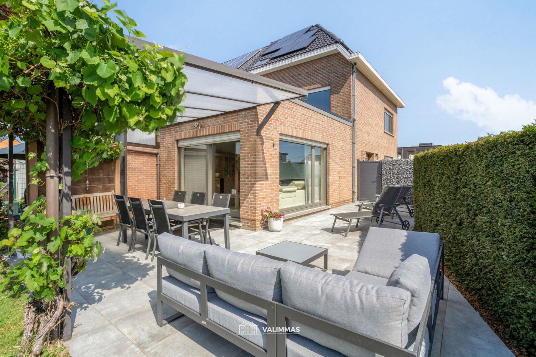 Instapklare & comfortabele driegevelwoning mt garage en tuin foto 4