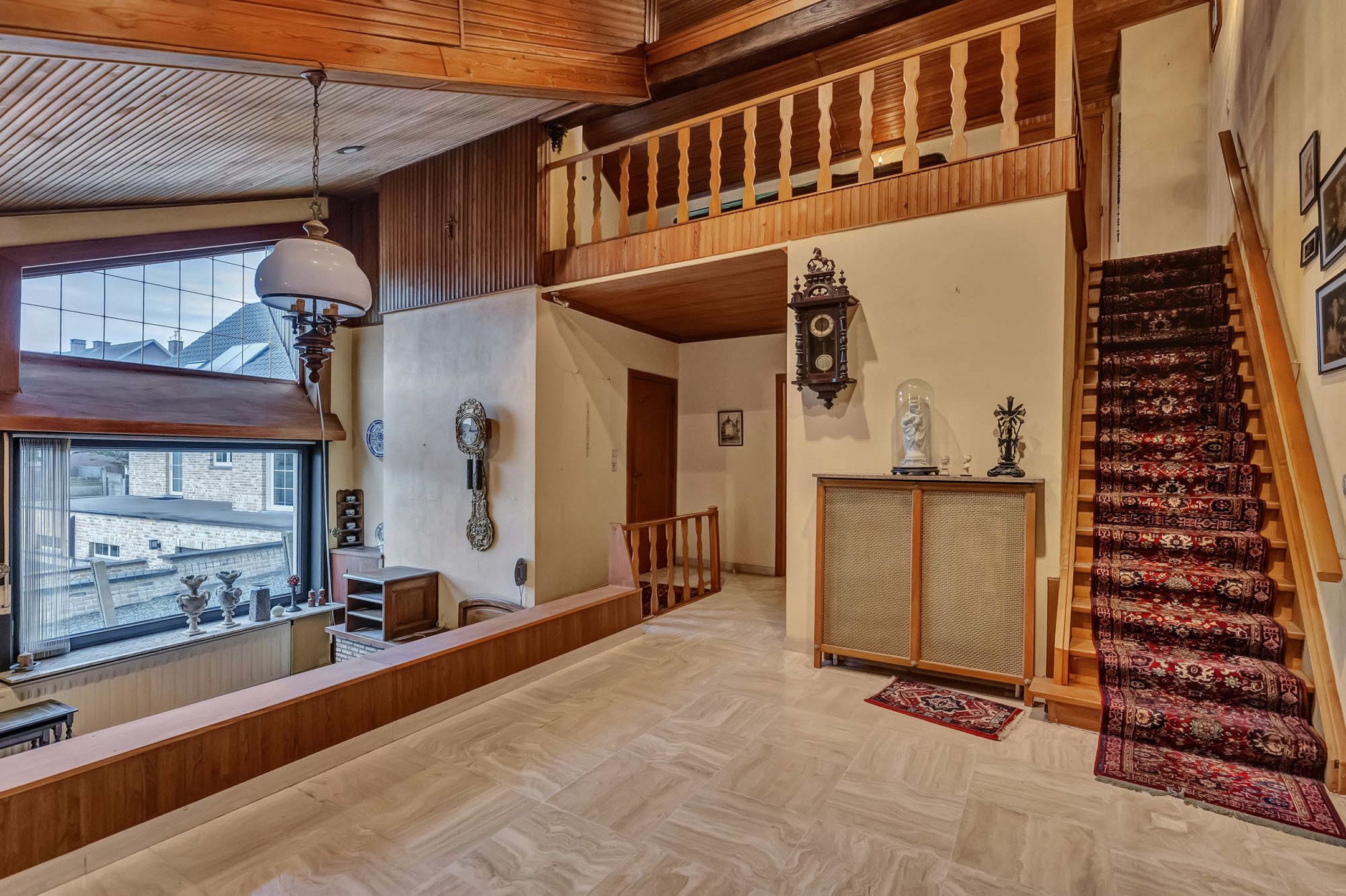 Te renoveren HOB met ruime garages en tuin foto 2