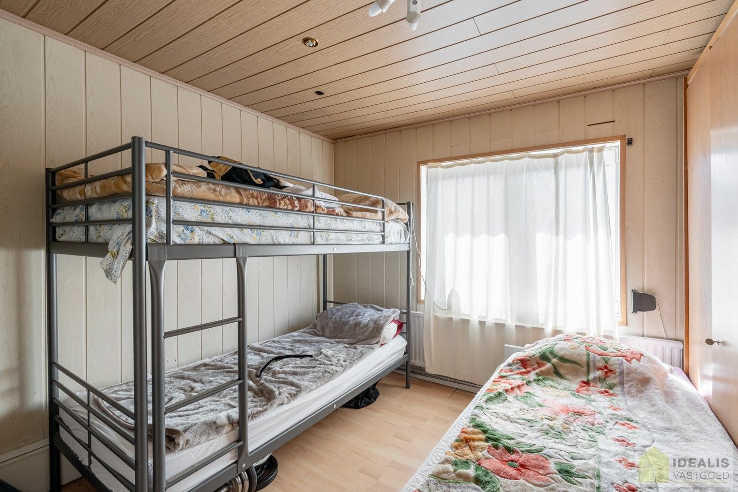IDEALIS VASTGOED – Ruime eengezinswoning met 4 slaapkamers op een perceel van 4a 18ca vlakbij het centrum van Hamont-Achel, op slechts enkele minuten van de Nederlandse grens. foto 16