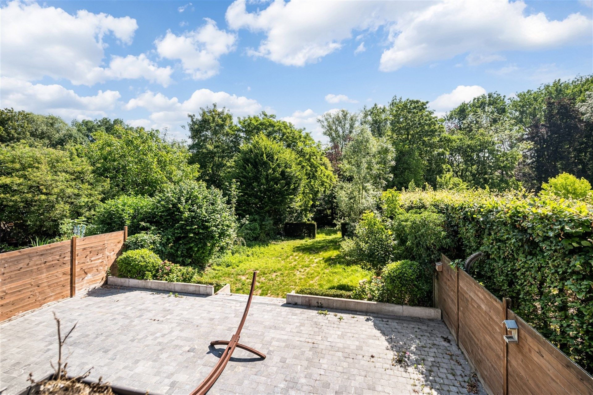 Prachtige HOB met vier slaapkamers, bureau en grote tuin foto 18