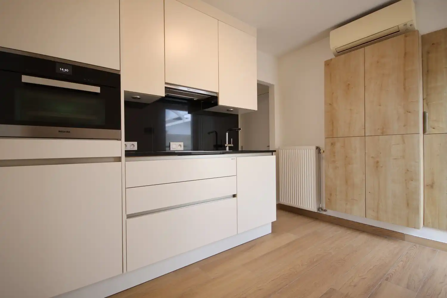 Gunstig gelegen woning met zeer veel lichtinval met minstens 2 slaapkamers foto 3