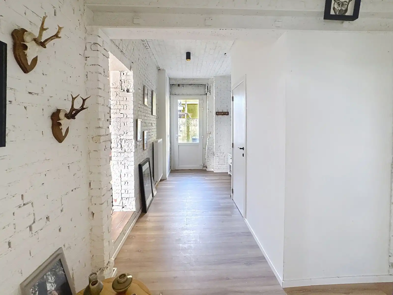 Gerenoveerde handelspand met zonnige tuin + parkeerplaatsen foto 7