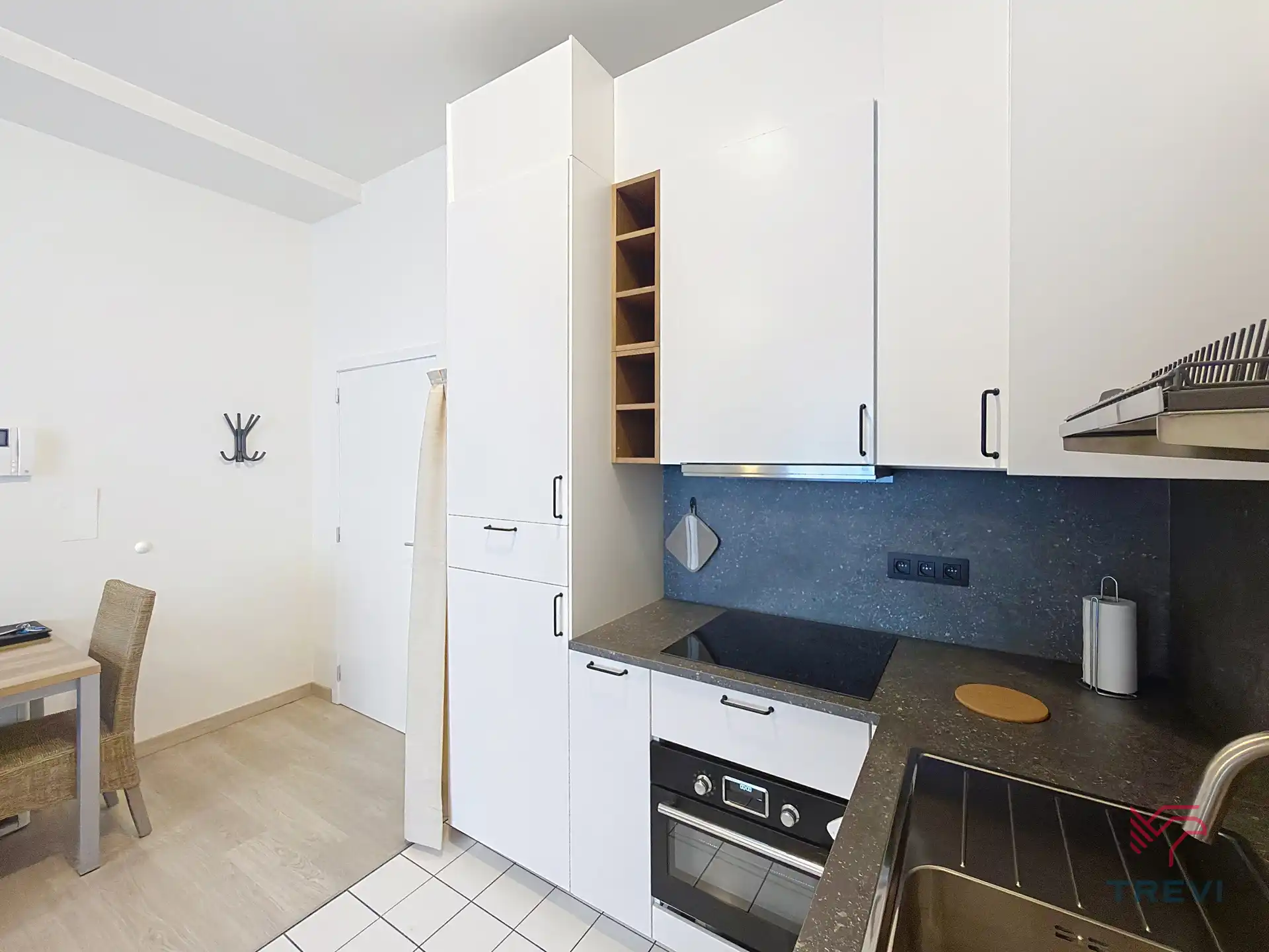 GEMEUBILEERDE STUDIO MET SLAAPHOEK NABIJ TOUR & TAXIS ! foto 9