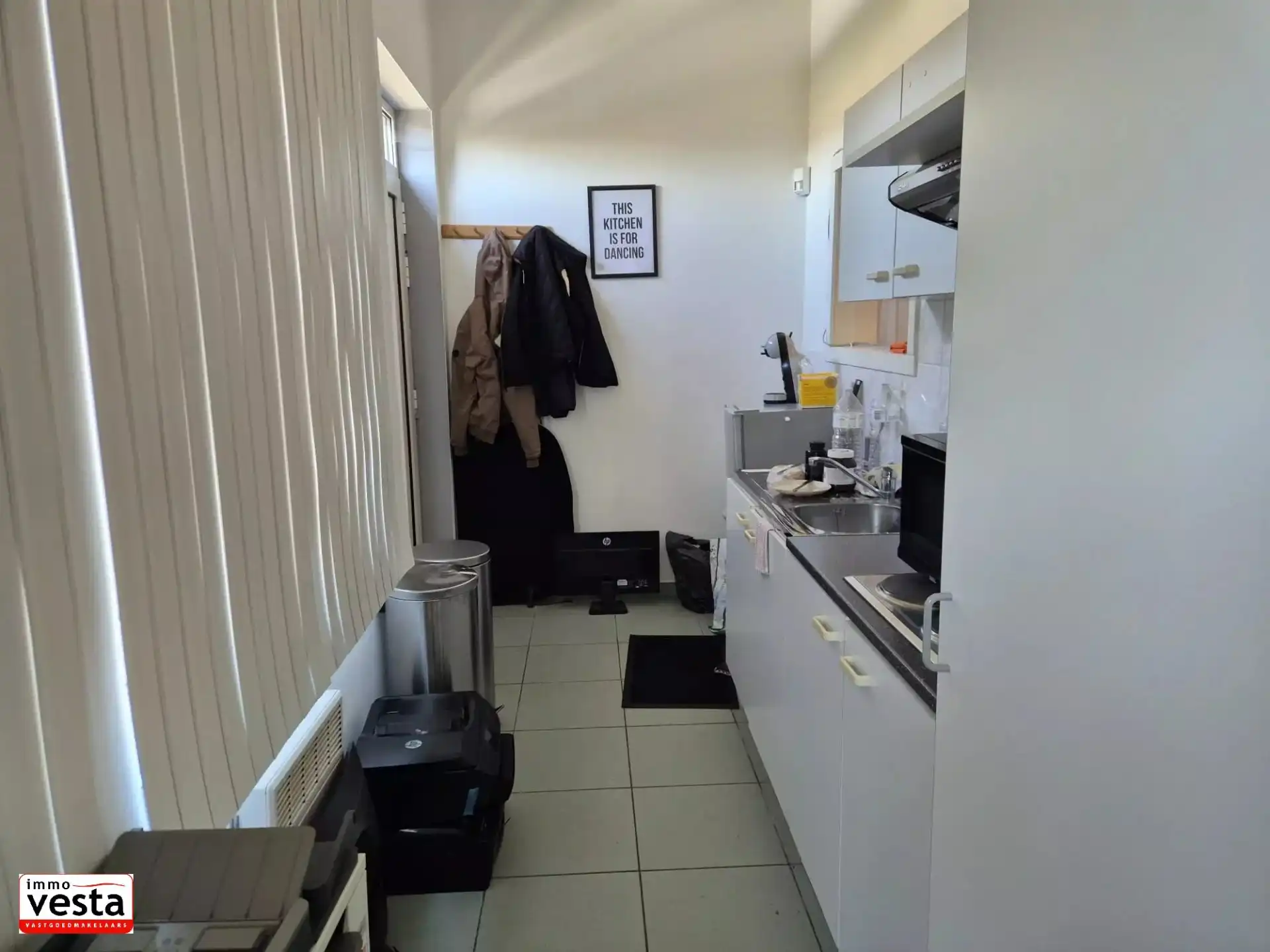 Degelijk handelspand op een goede ligging foto 6