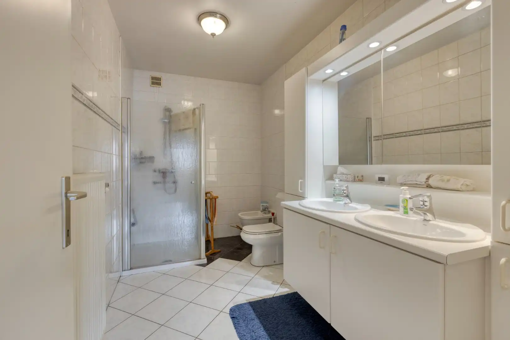 Goed onderhouden en gunstig gelegen app met 2 slpks. foto 16