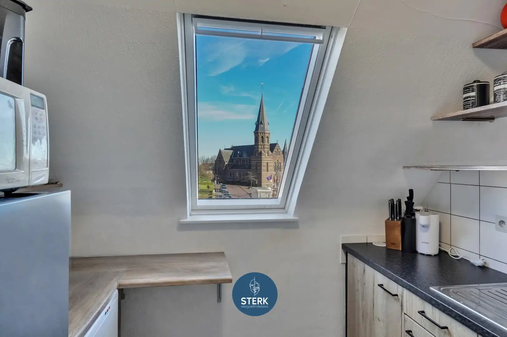 APPARTEMENT MET 2 SLPKS OP EEN GUNSTIGE LOCATIE TE GELLIK-LANAKEN !  foto 9