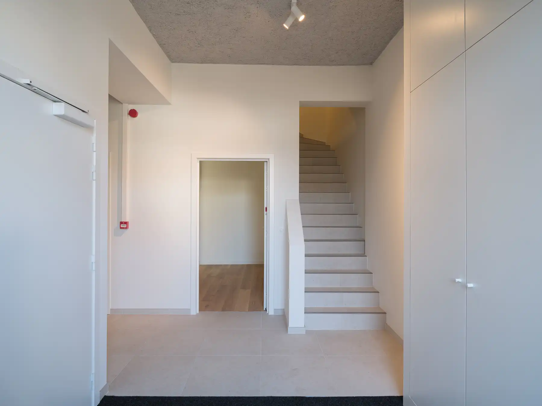 Kwalitatief gerenoveerd 3-slaapkamer appartement aan het water foto 16