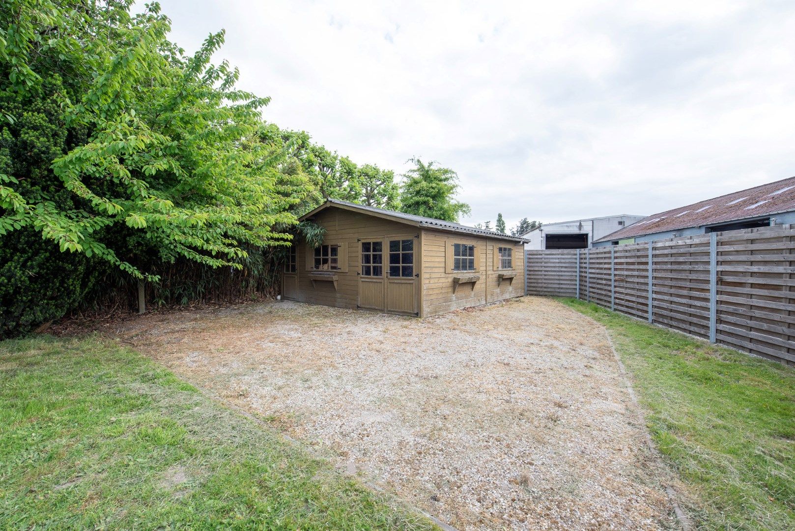 Ruime gezinswoning TE KOOP  op 1307 m² met uitstekende ligging en groot potentieel. foto 12