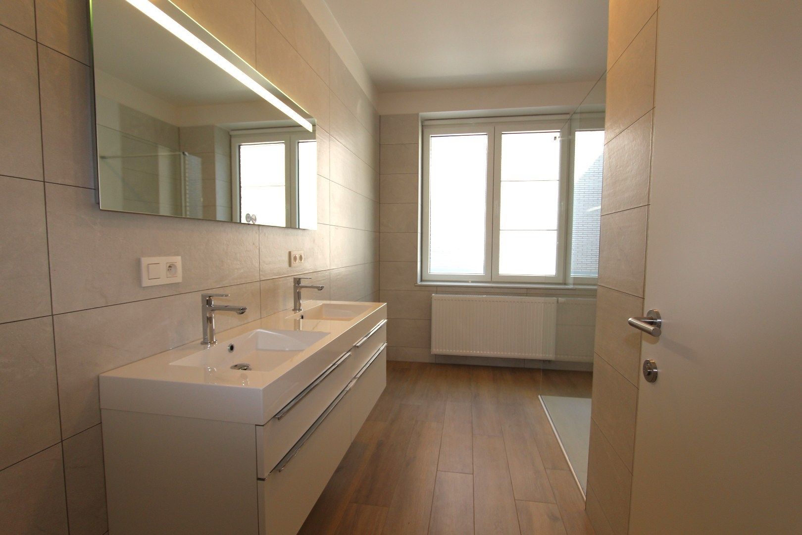 LUXE GELIJKVLOERS APPARTEMENT MET GROOT TERRAS foto 12