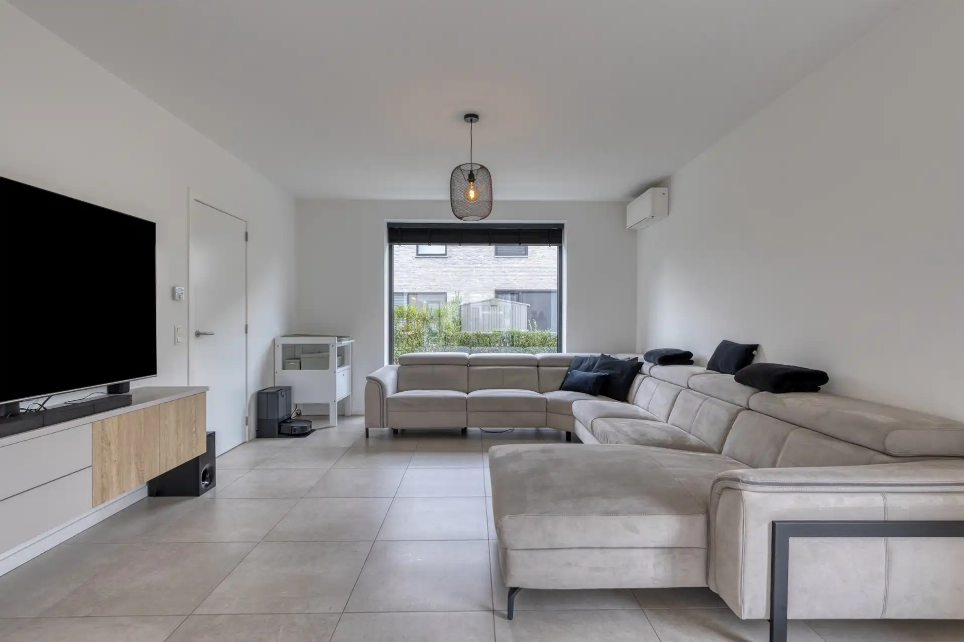 Prachtige nieuwbouwwoning (onder Registratierechten) foto 8