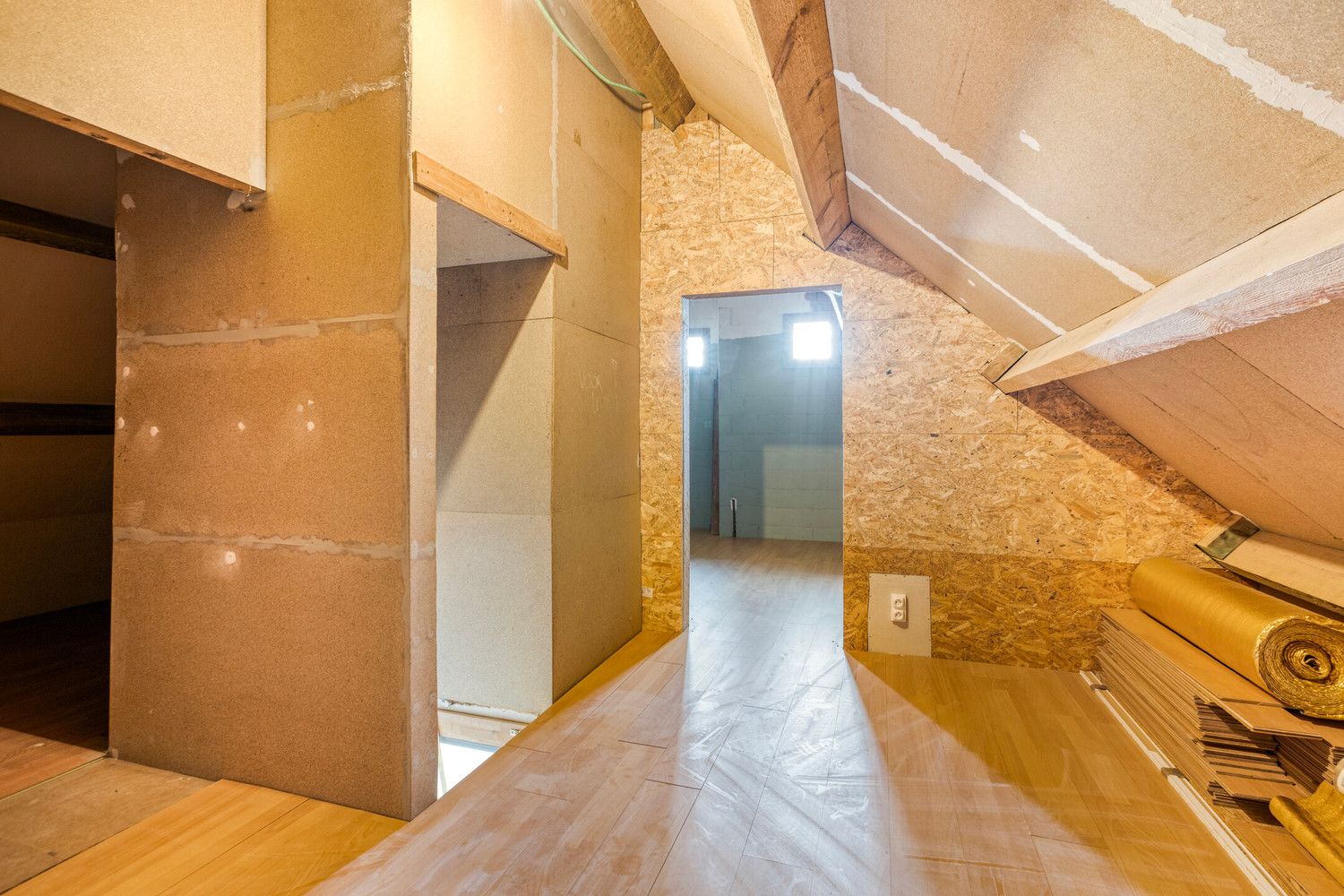 INSTAPKLARE WONING MET VERGUND MAGAZIJN OP 4A 61CA! foto 28