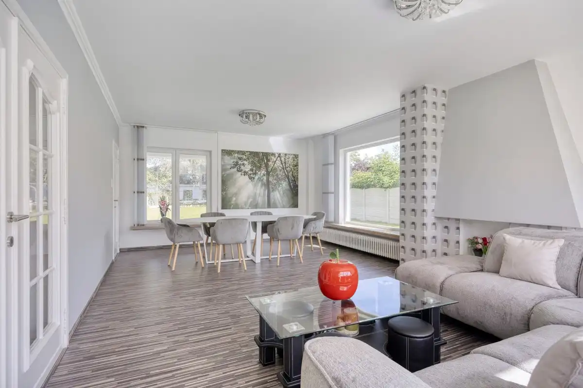 Instapklare gezinswoning met 5 slaapkamers op 16a 50ca in residentiële villawijk Henegauwberg foto 3