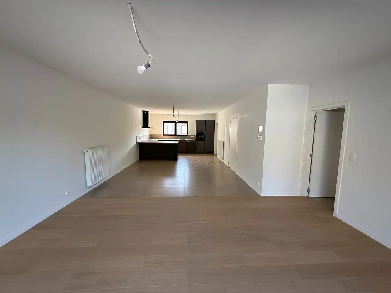 Ruim nieuwbouwappartement met 2 slaapkamers én parkeerplaats! foto {{pictureIndex}}