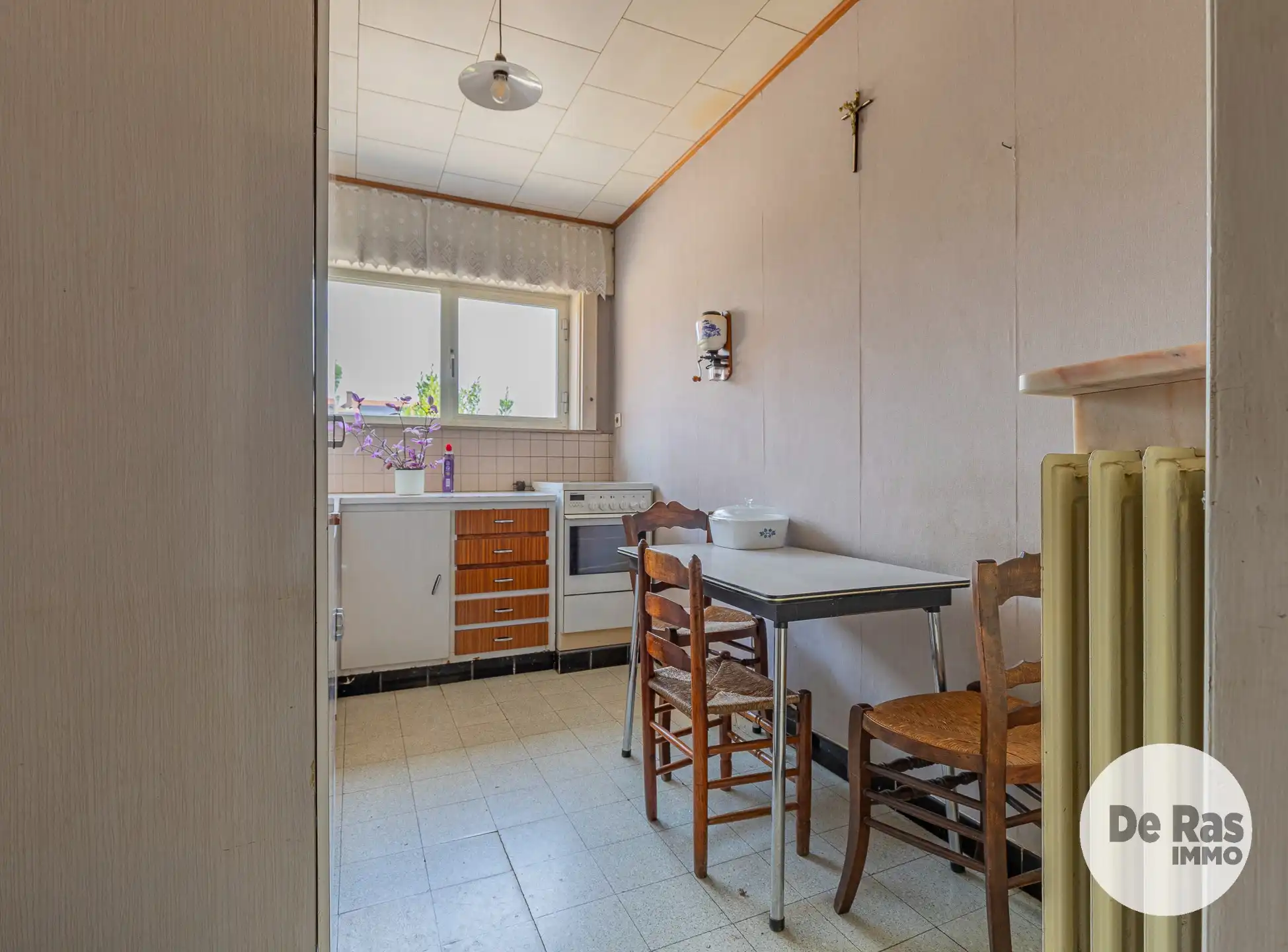 ERONDEGEM - Solide, te renoveren woning met 3 kamers foto 9