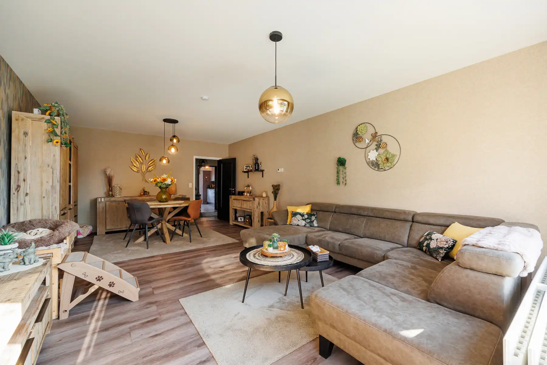 Gelijkvloers appartement met twee onderhoudsvriendelijke tuinen! foto 4