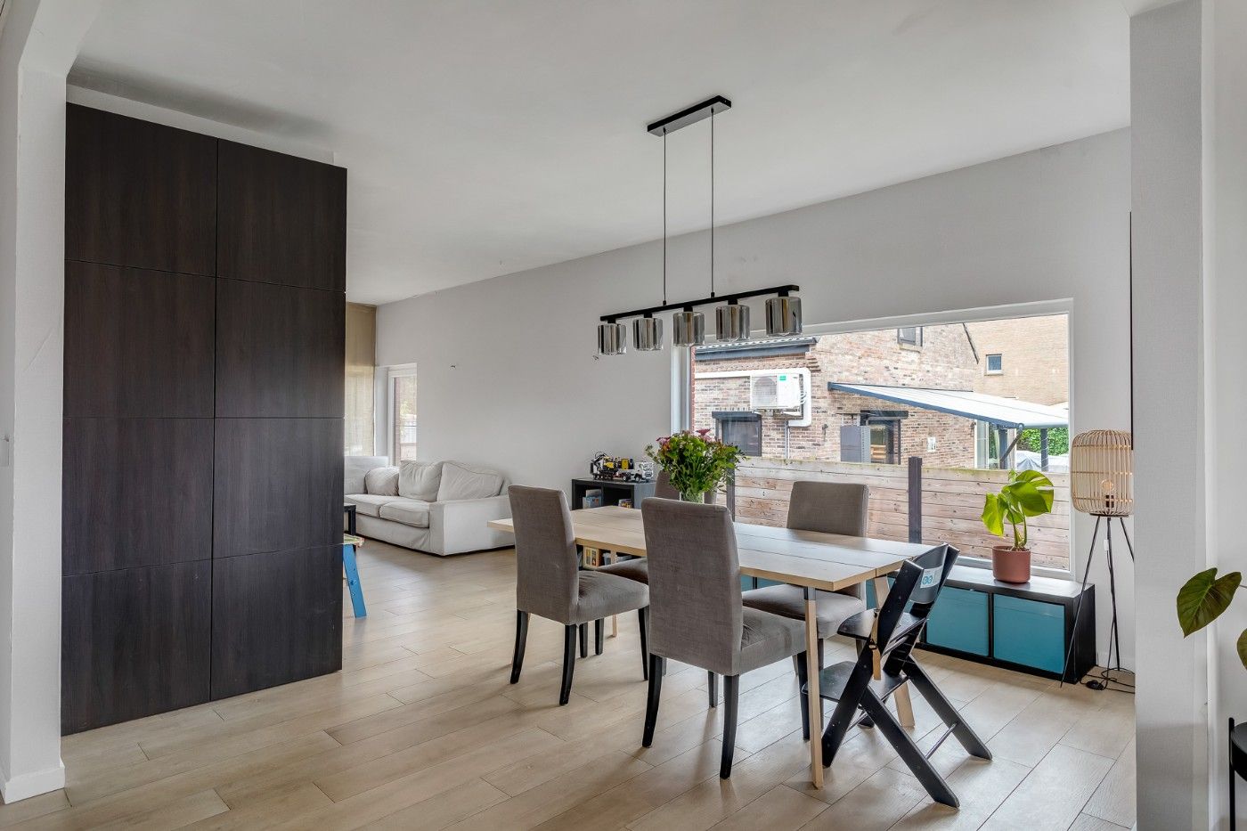 Vrijstaande, gerenoveerde woning met 2 slpk., garage, ruime souterrain, zolder en tuin foto 4