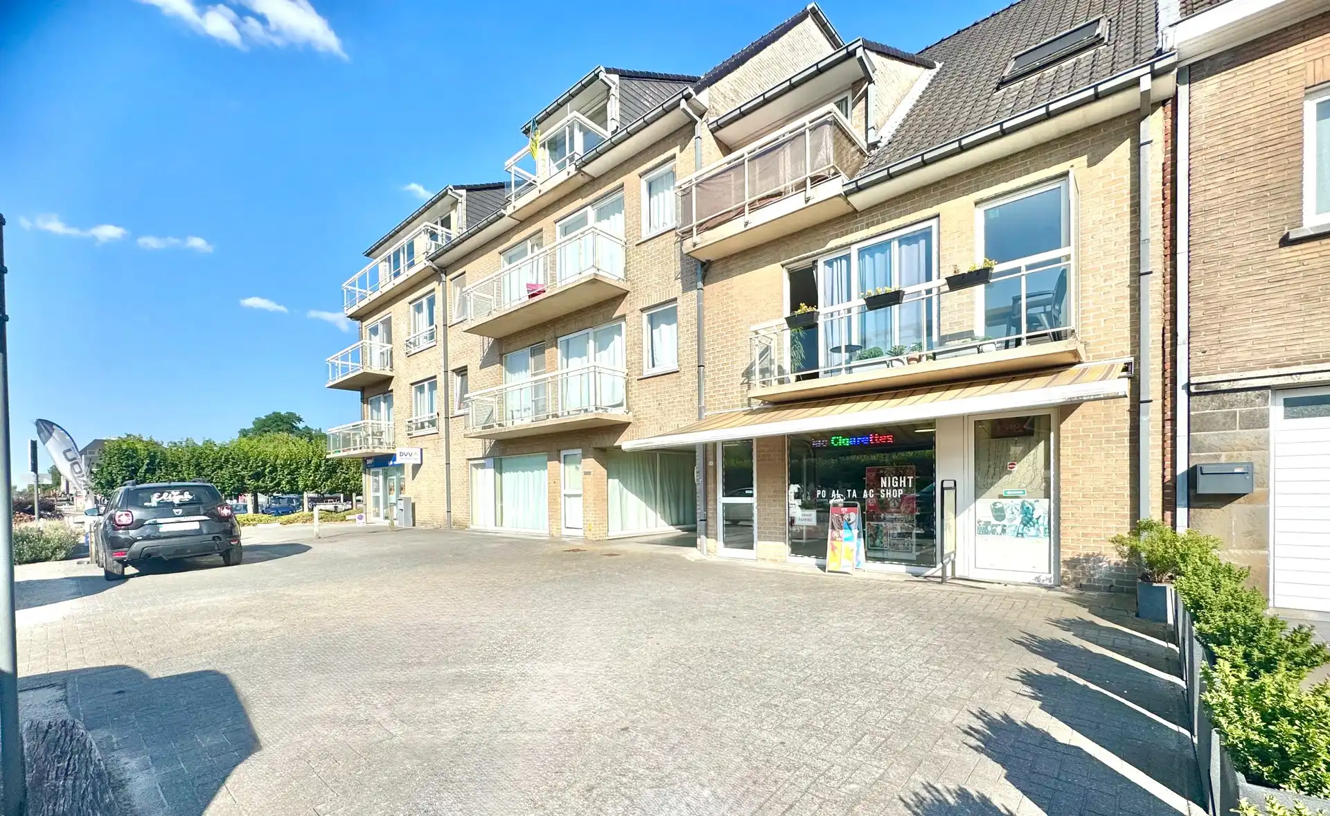 HANDELSGELIJKVLOERS | 3 PARKINGS | GARAGE foto 3