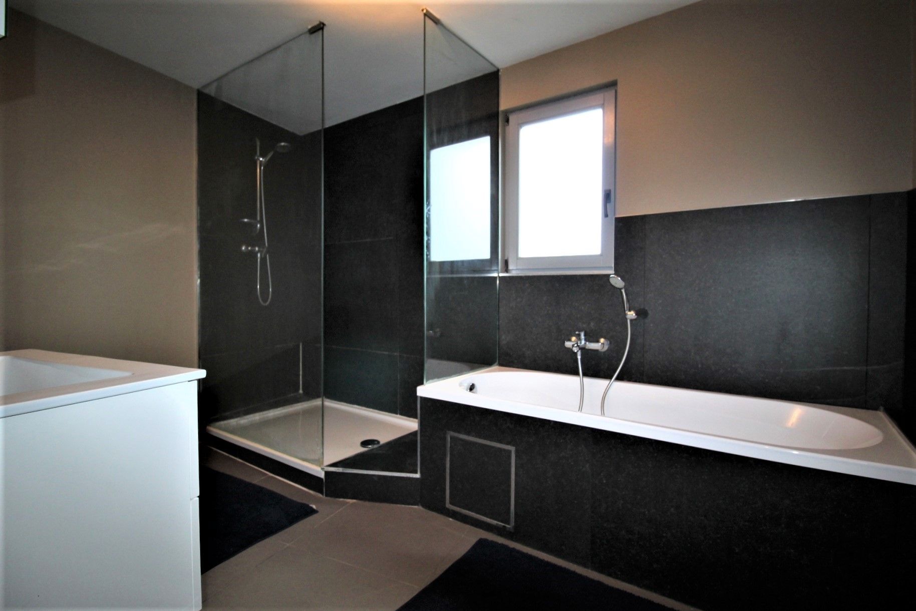 Kleinschalige residentie met 5 appartementen in Harelbeke foto 17