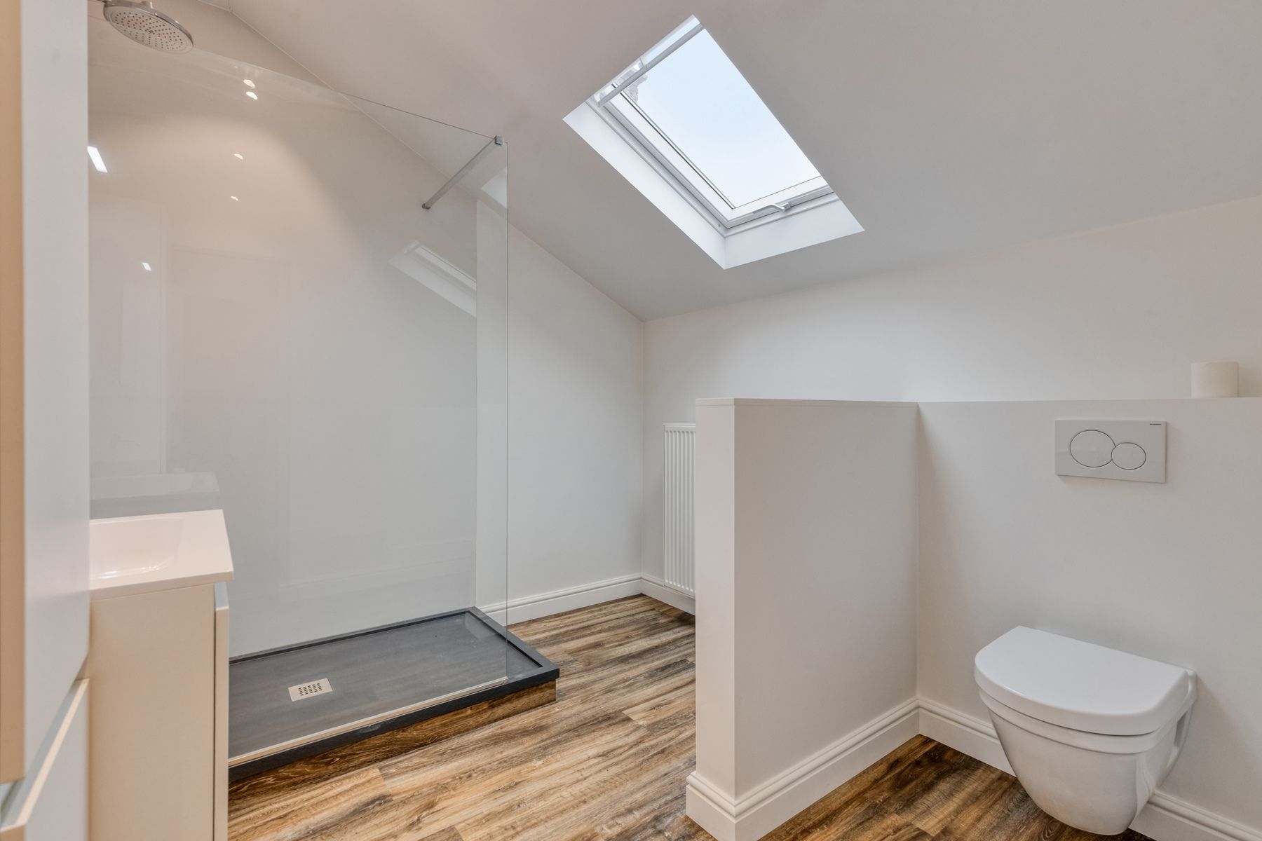 Recent vernieuwde loods met bovenliggend luxe appartement ! foto 34