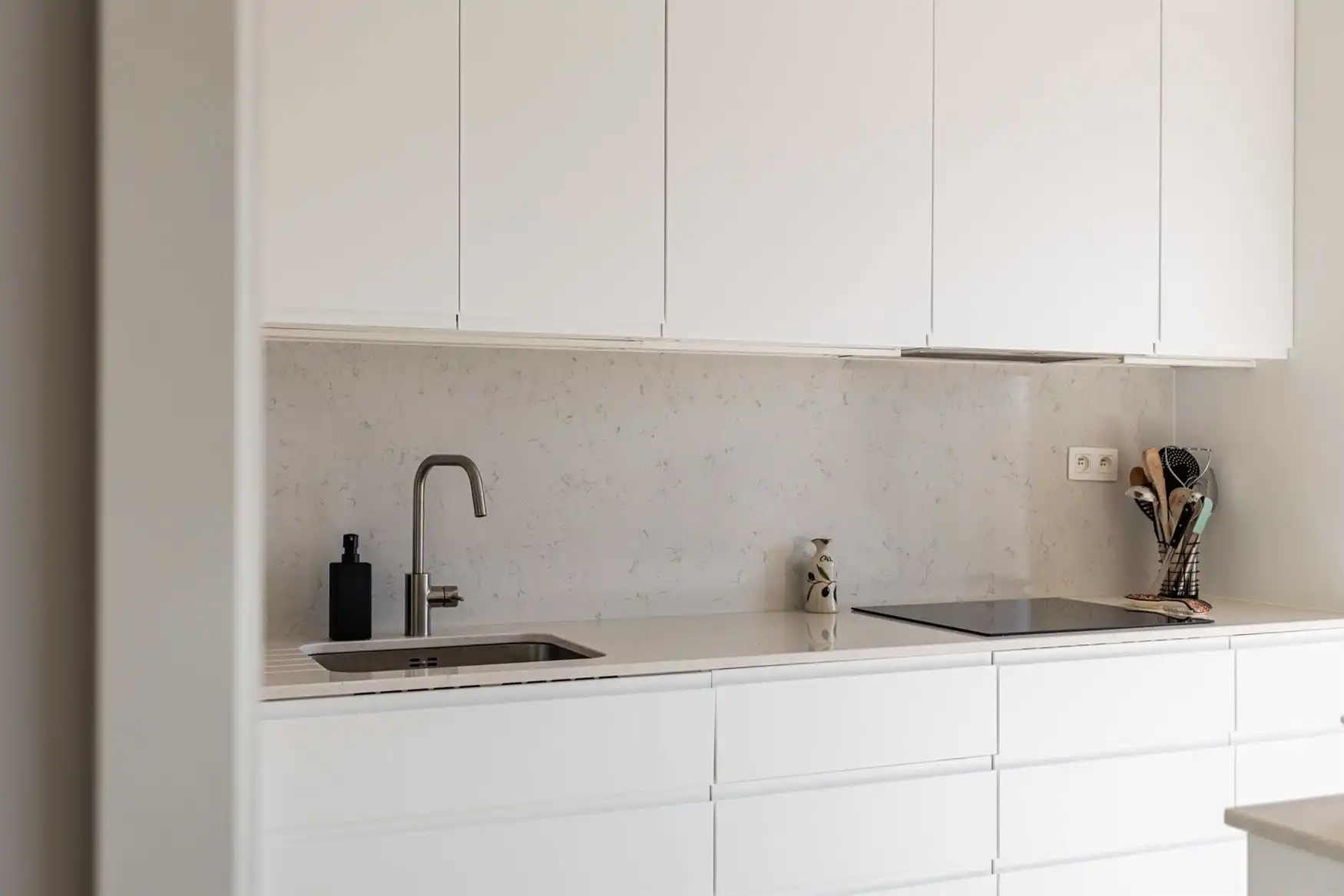 Stijlvol gerenoveerd appartement met 2 terrassen en uniek uitzicht. foto 9