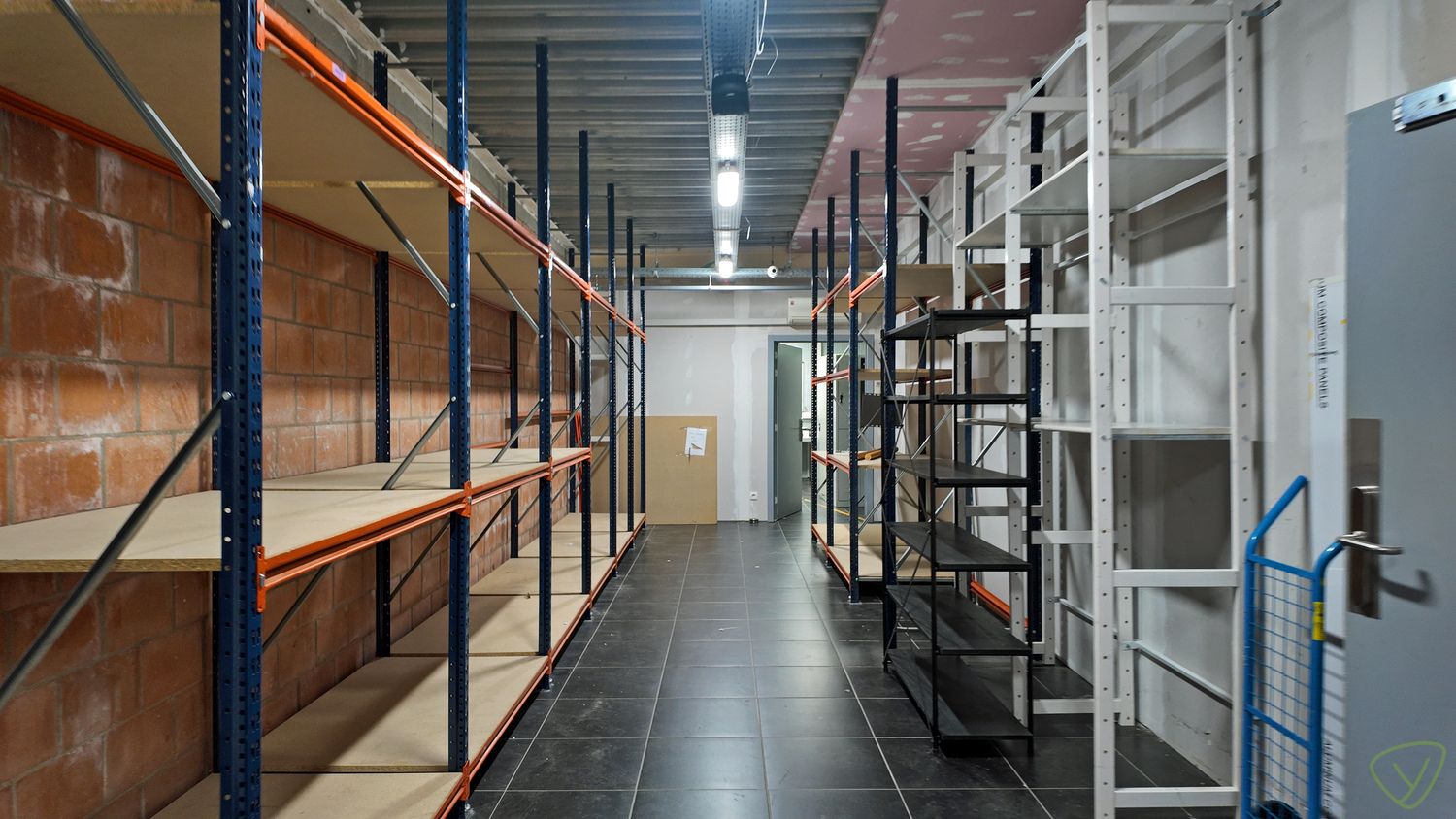 Exclusieve handelsruimte te huur op één van de commercieel gunstigste locaties te Eeklo! foto 10