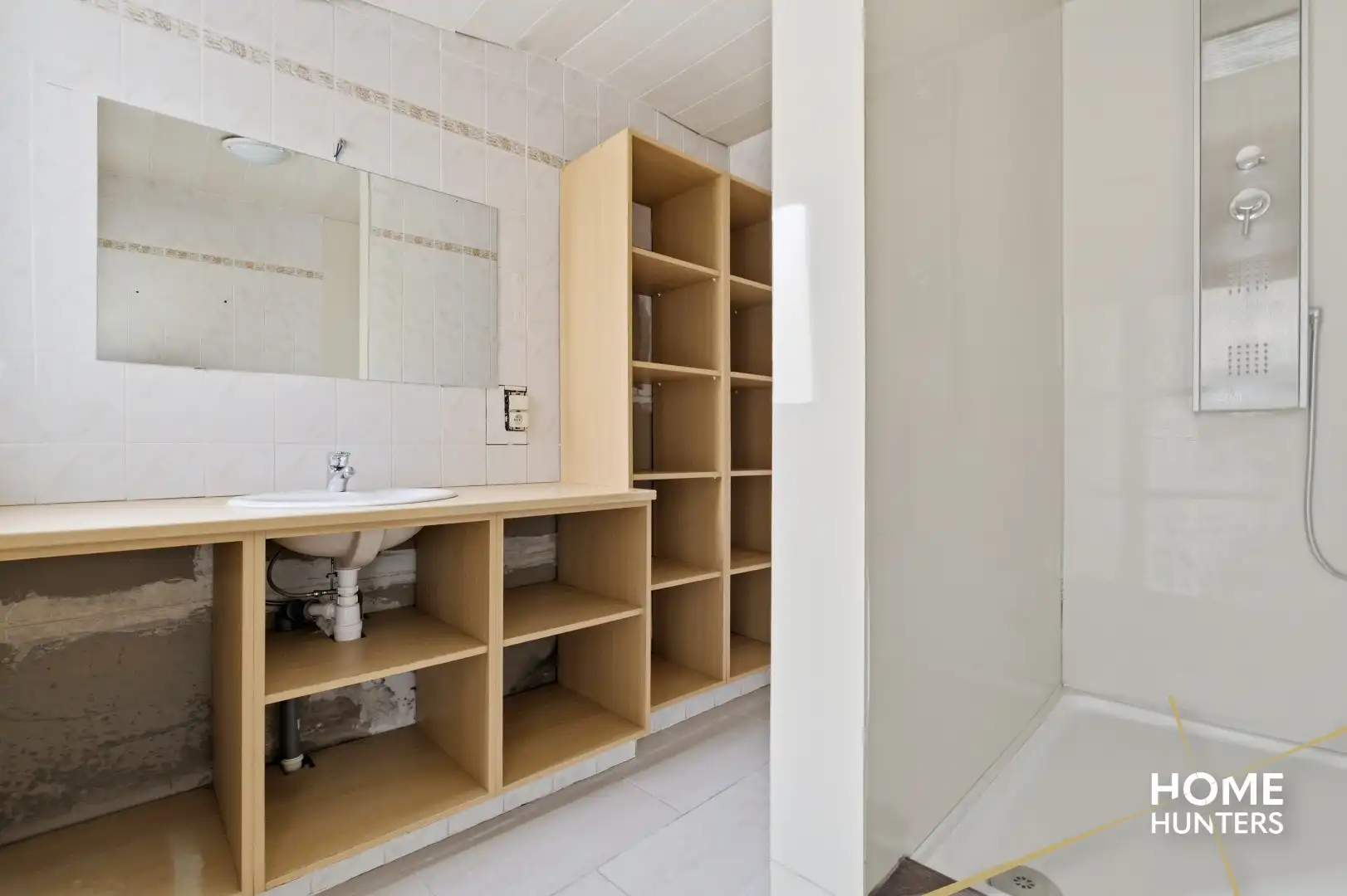 Karaktervolle renovatiekans op topligging in Ieper – 4 slaapkamers, ruime tuin en garage met achteruitgang foto 19