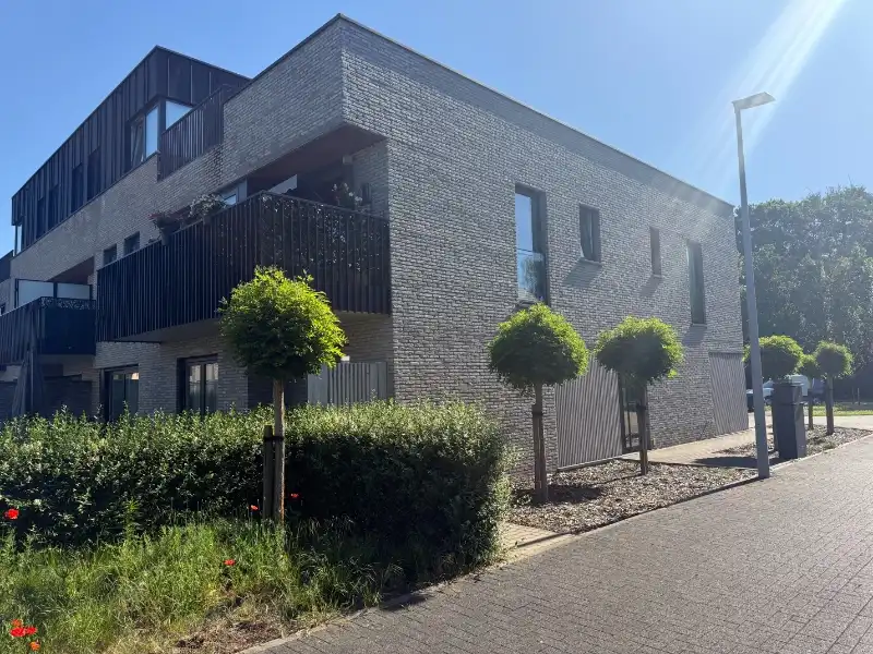 4 centraal gelegen app. met terras/tuin en garage! foto 4