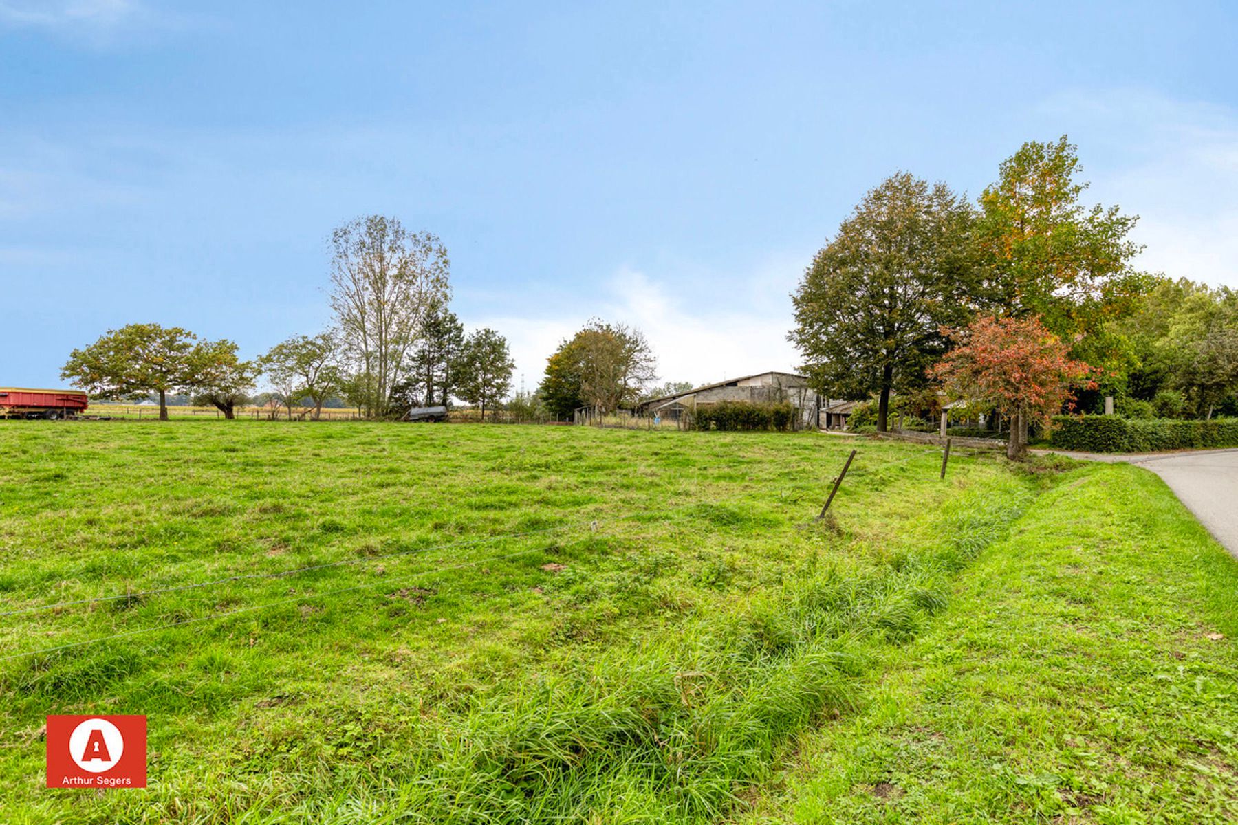 Uniek gelegen hoeve met bijgebouwen en weiland op 1,49 ha foto 20