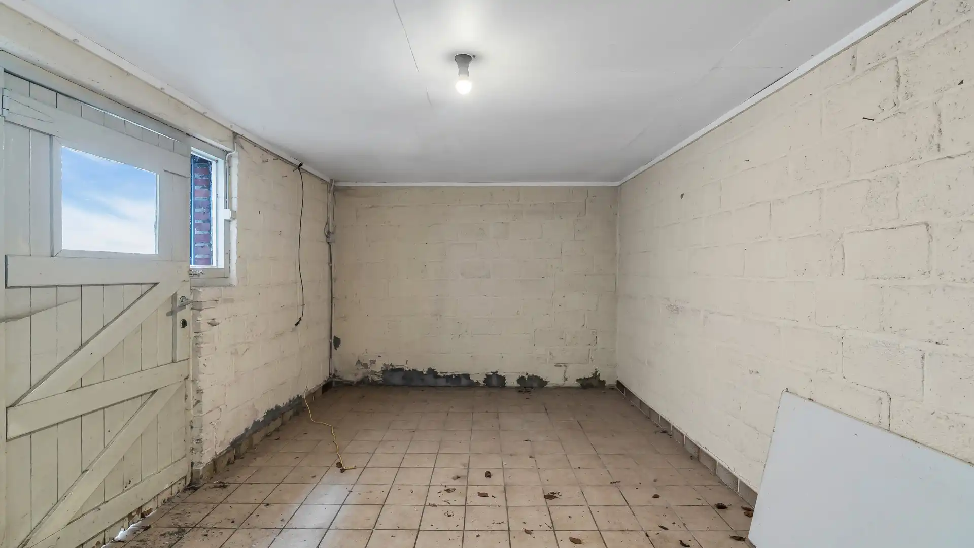 TE RENOVEREN WONING MET VEEL MOGELIJKHEDEN OP GUNSTIGE LOCATIE! foto 10