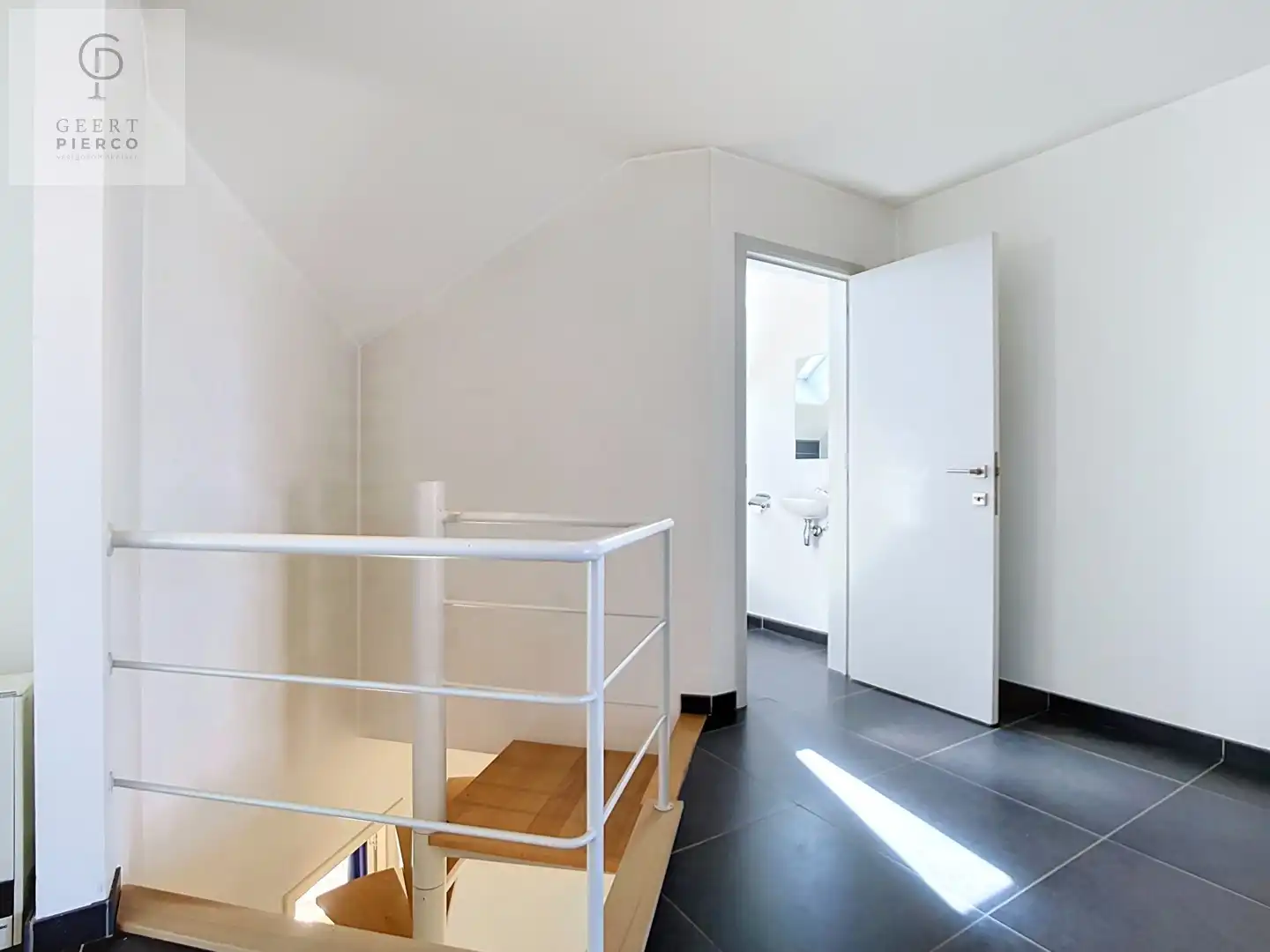 Ruim appartement in het hartje van Landen foto 11