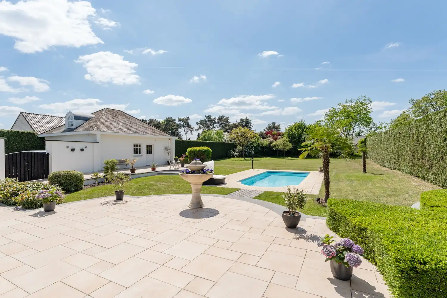 Villa landhuis op een gunstige locatie vlakbij de Nederlandse grens! foto 32