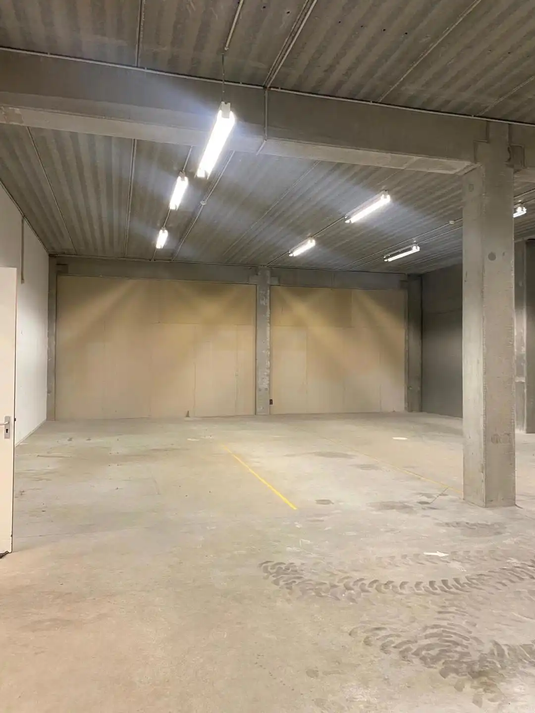Kantoorruimte 310m² met aansluitend magazijn 216m²  in Burcht foto 13