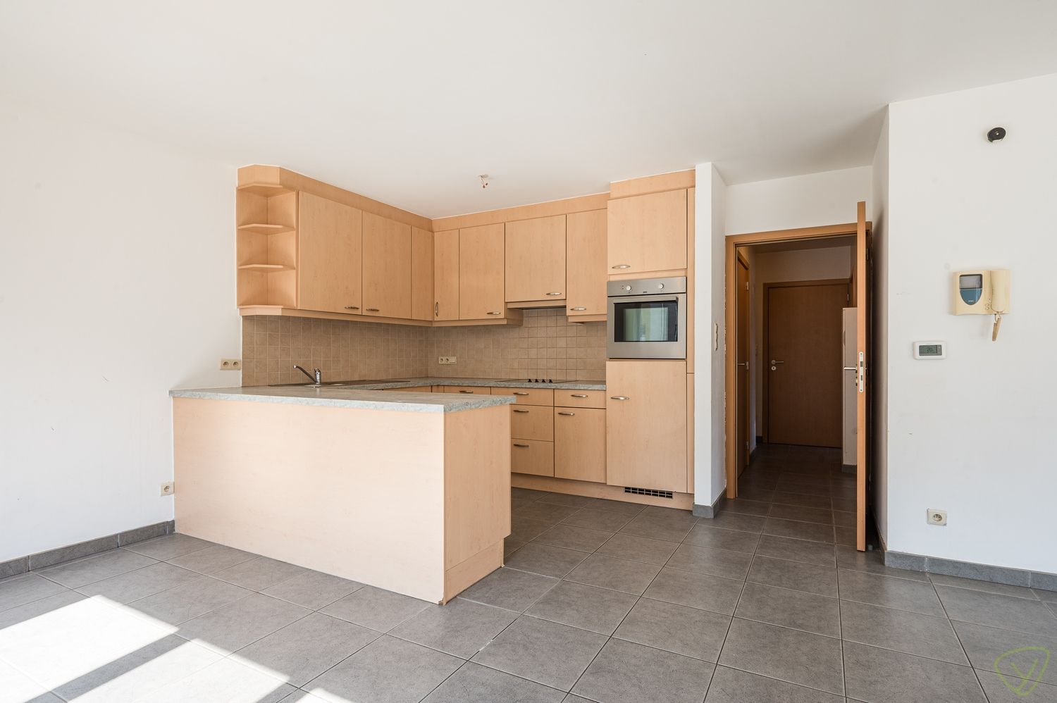 Instapklaar Gelijkvloers Appartement in Eeklo: Comfort en Ruimte op Toplocatie foto 3