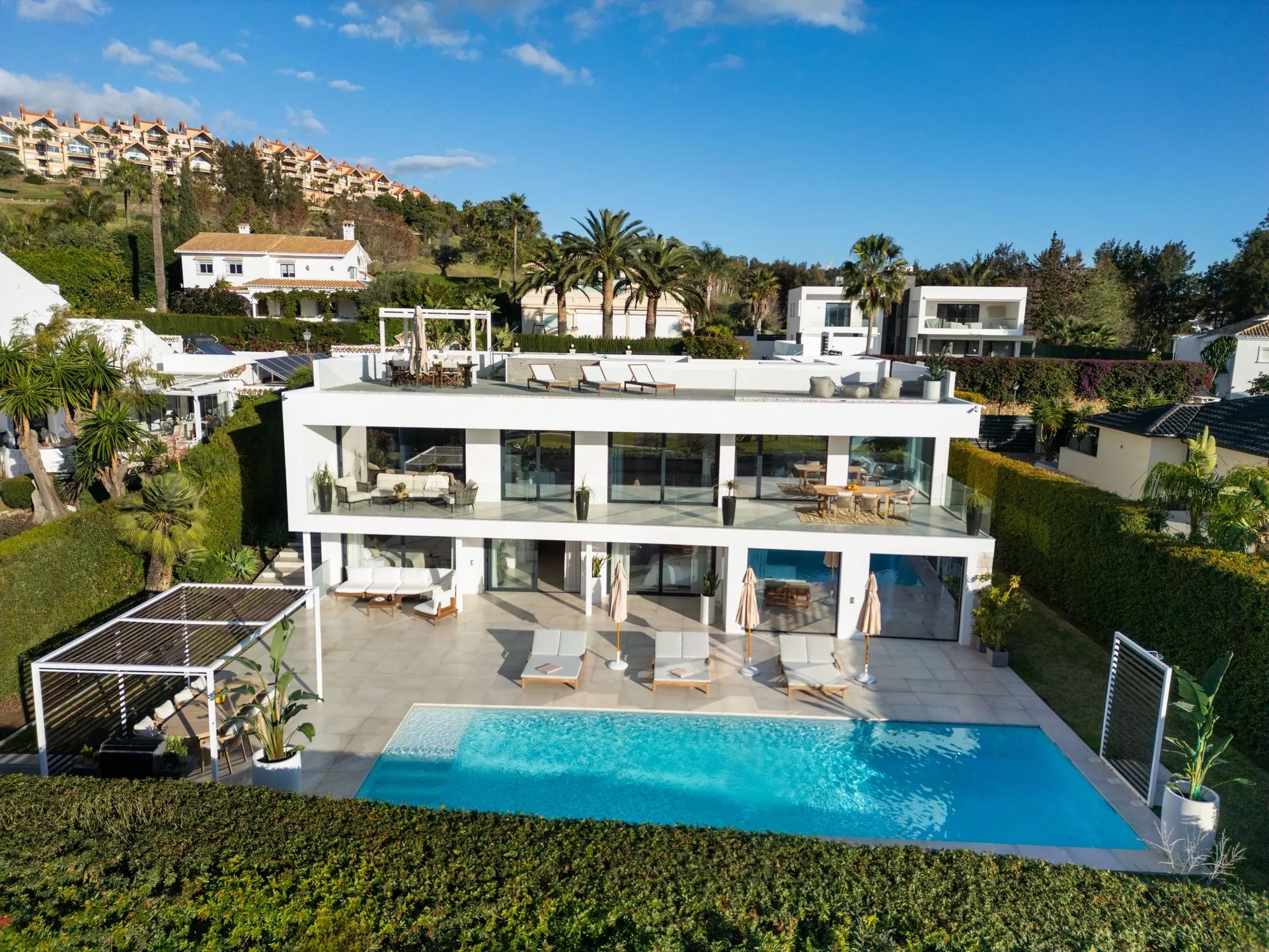 Moderne luxe aan de golfbaan – villa met adembenemend uitzicht in het hart van Nueva Andalucía foto 29