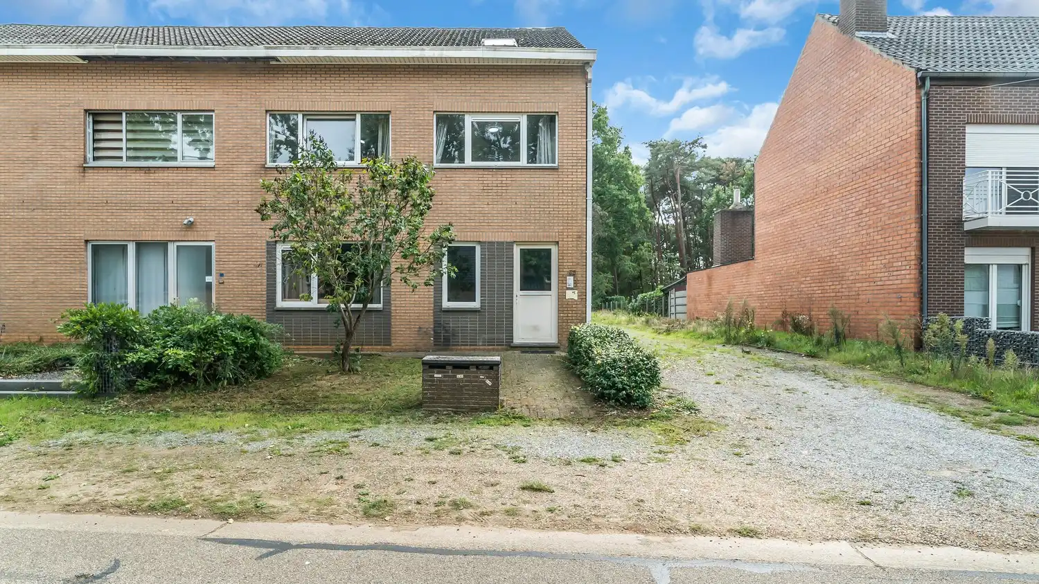 Hoofdfoto van de publicatie: Te renoveren pand gelegen op een grondoppervlakte van 4 a 57 ca - Koersel