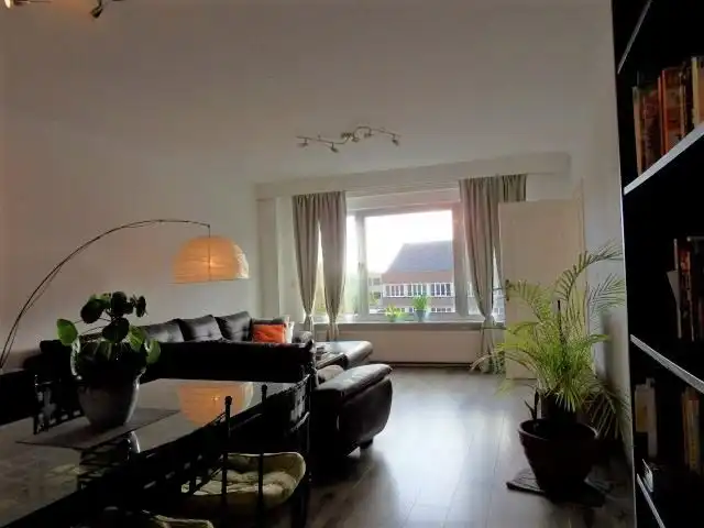 In centrum gelegen APPARTEMENT met 2 slaapkamers, mooie living, ruime kelder foto 2