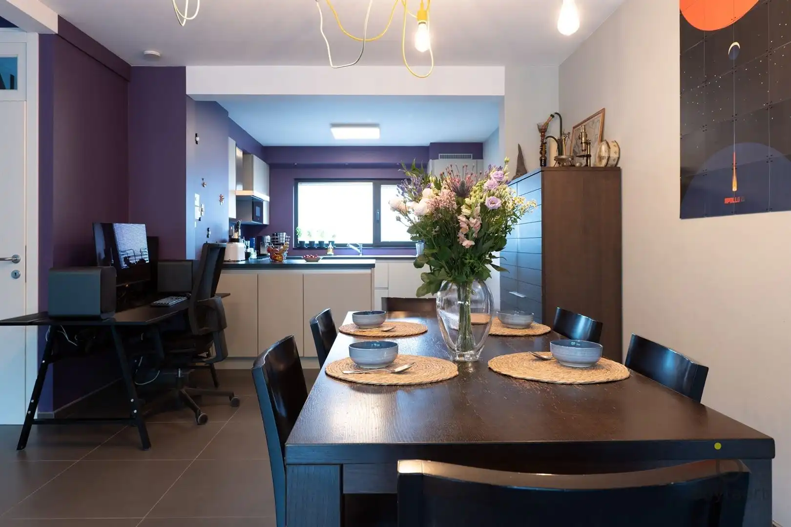 INSTAPKLARE CENTRAAL GELEGEN RIJWONING MET DRIE SLAAPKAMERS EN GEZELLIG TUINTJE! foto 10