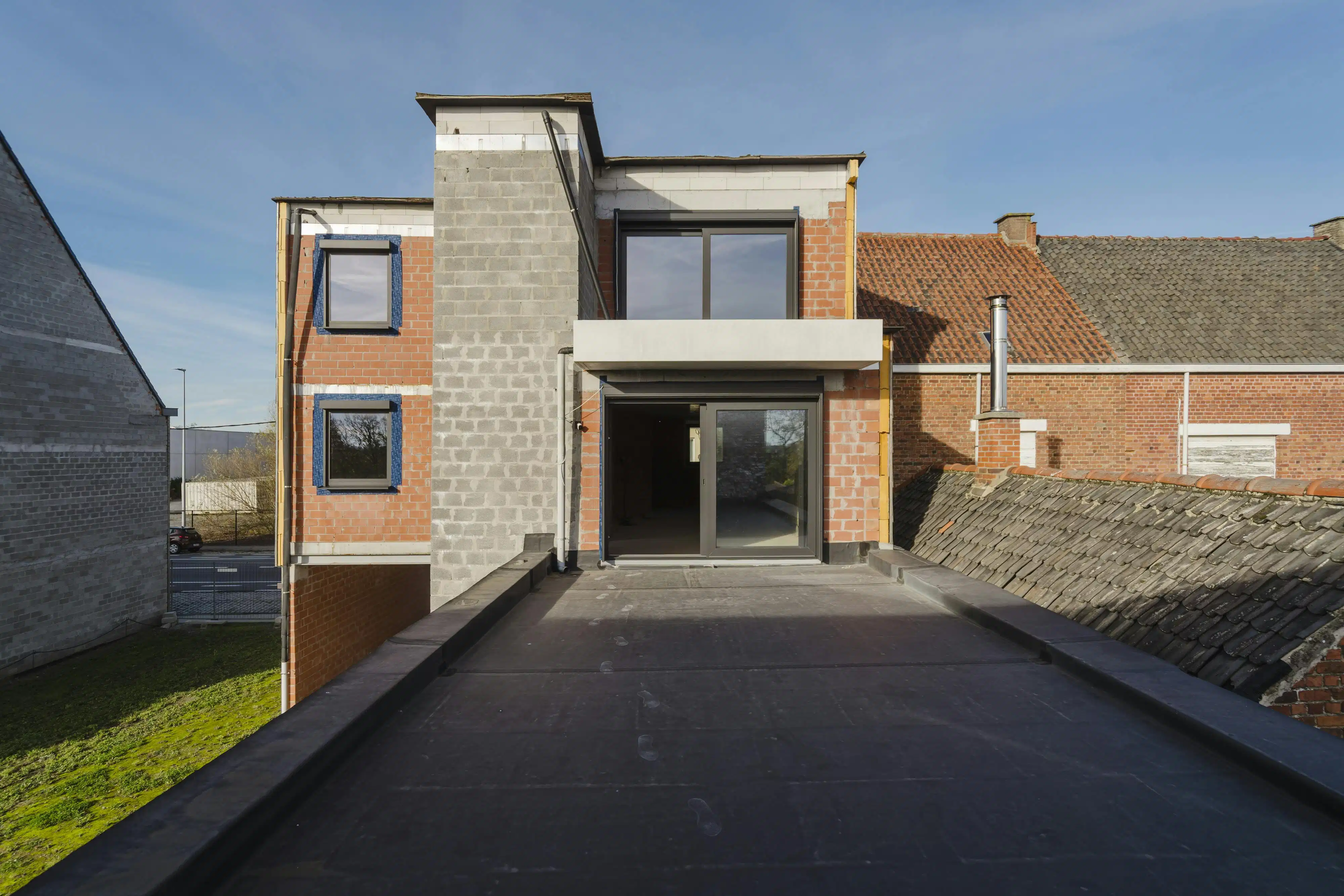 Opbrengsteigendom met handelspand en 2 appartementen te koop in Wevelgem foto 9