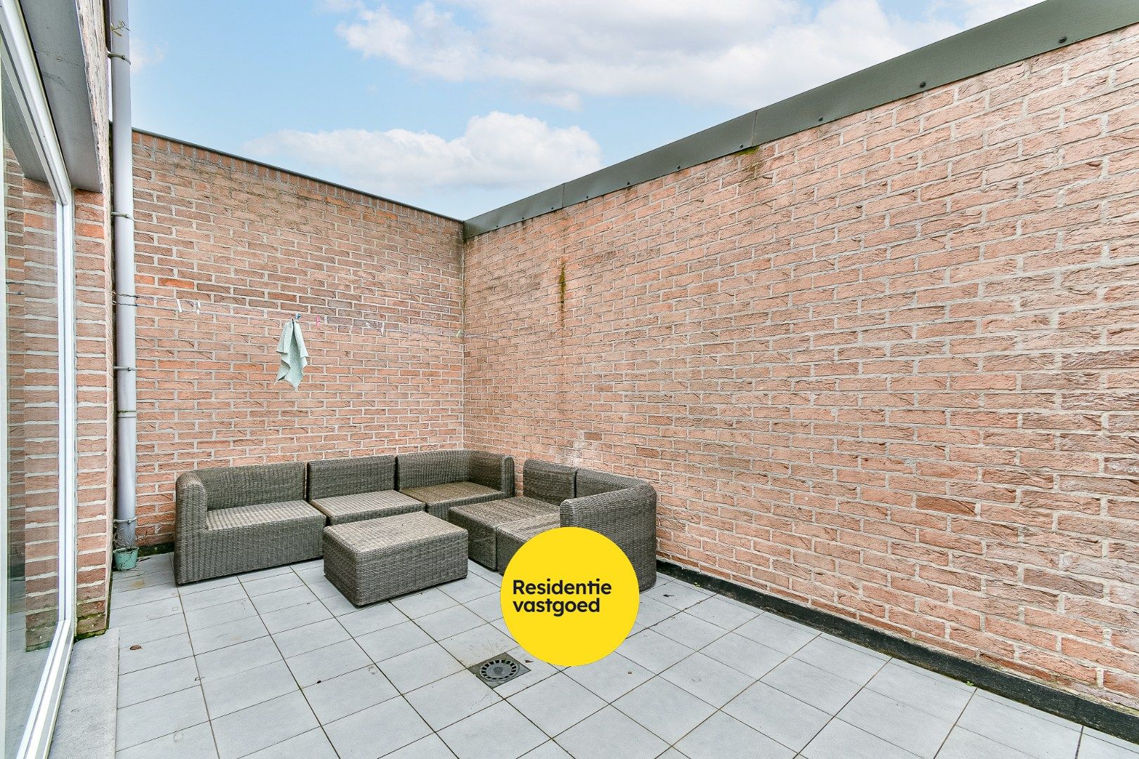 Opbrengsteigendom met 3 appartementen en 3 garages foto 9