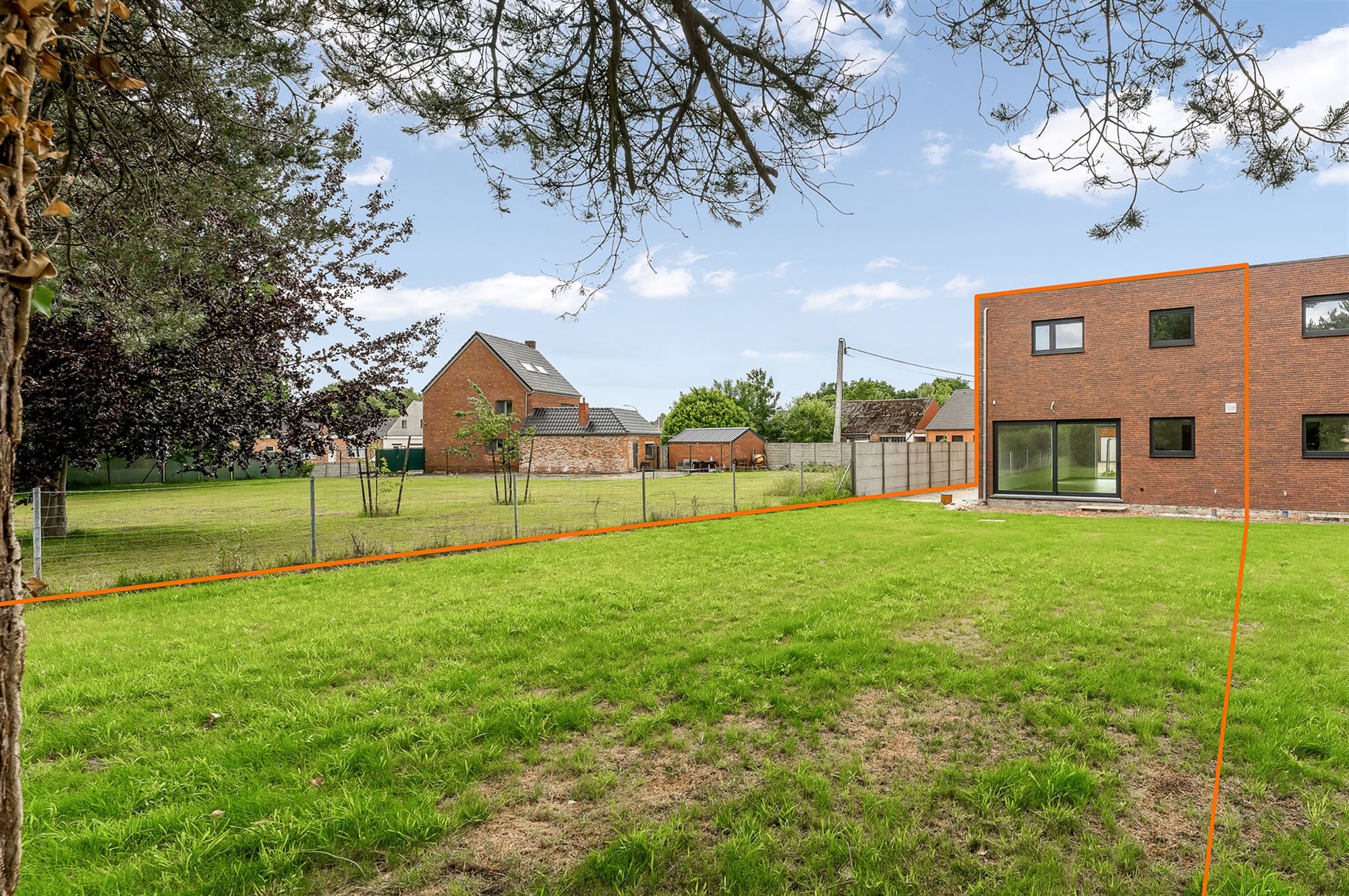VOLLEDIG AFGEWERKTE NIEUWBOUWWONING IN DOODLOPENDE STRAAT foto 29