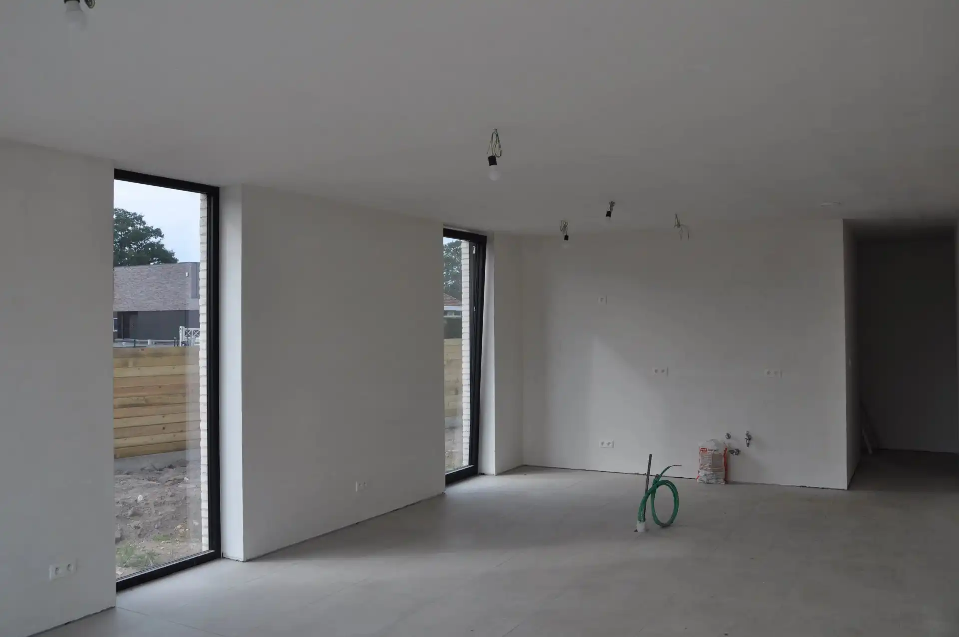 03 EXCLUSIEF GELIJKVLOERS NIEUWBOUWAPPARTEMENT MET 2 SLPK’S EN RUIME TUIN IN LINKHOUT foto 4