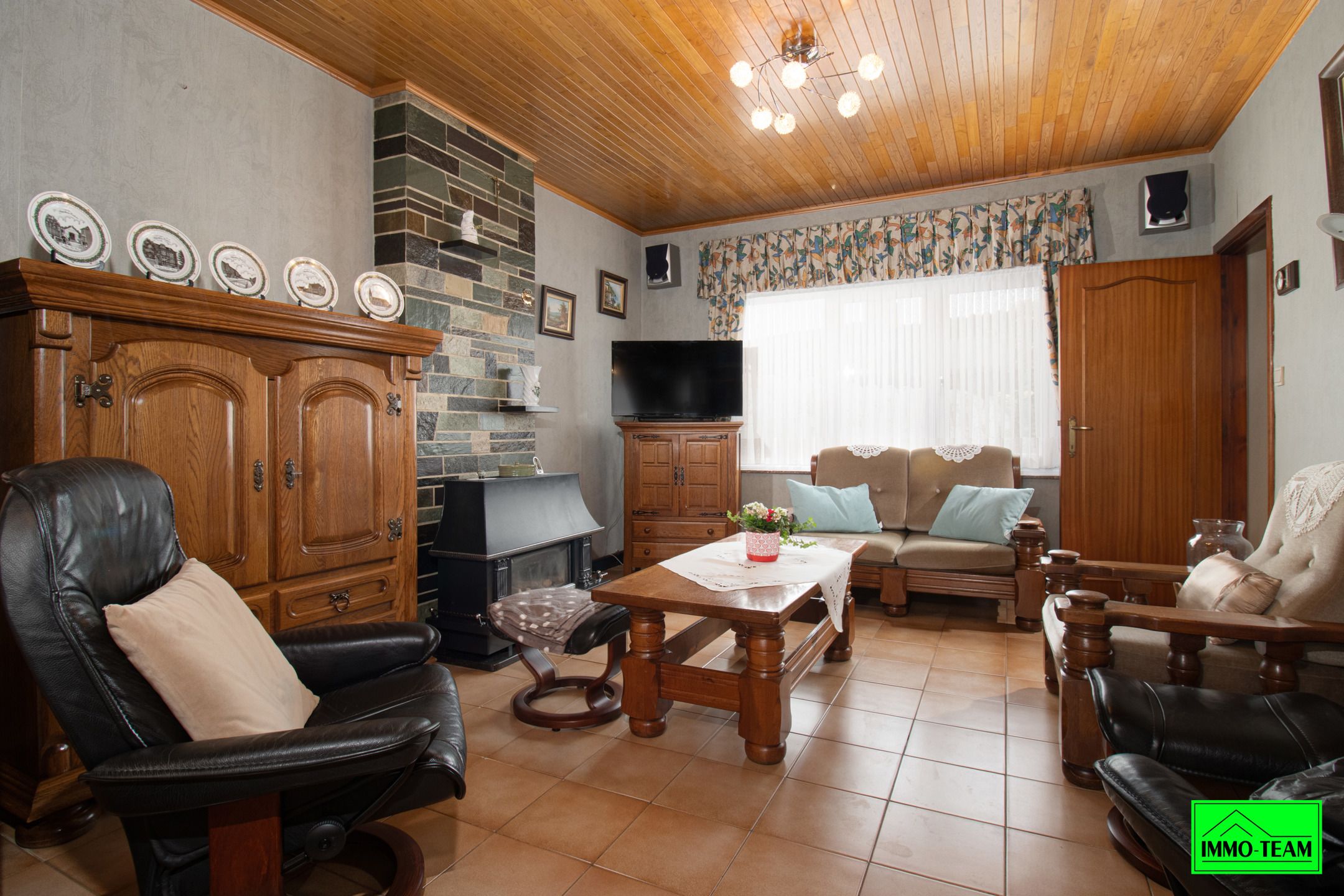 Ruime op te frissen 2-gevelwoning foto 4